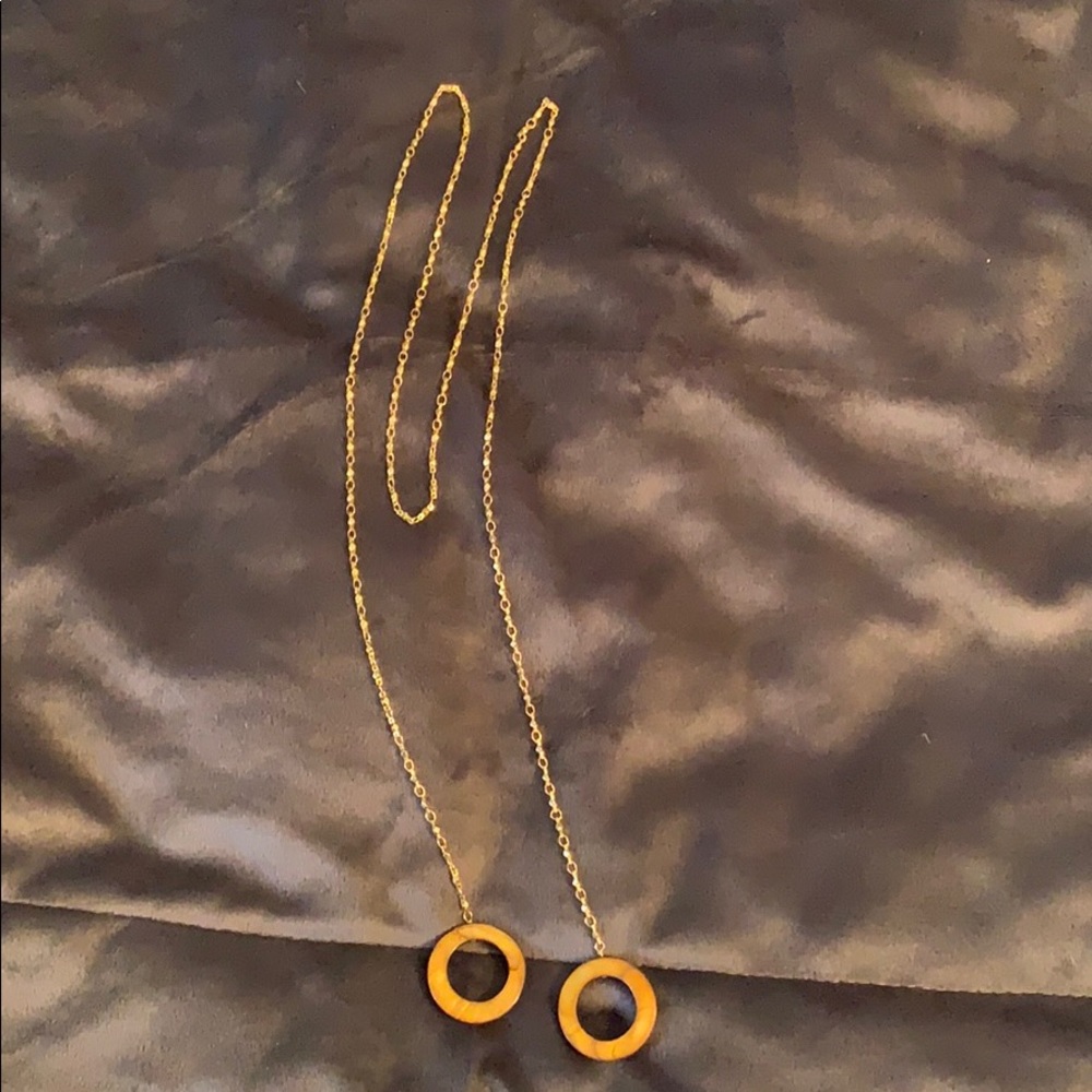 Gold tone fashion necklace